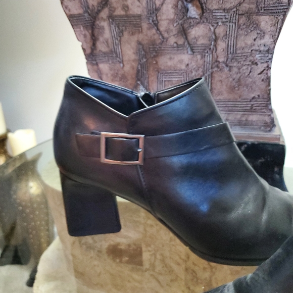 Enzo Angiolini Leather Bootie - Picture 5 of 8
